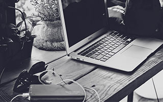 英超名哨泰勒：家人因我遭辱骂不再看球，怒批裁判 “完美” 文化