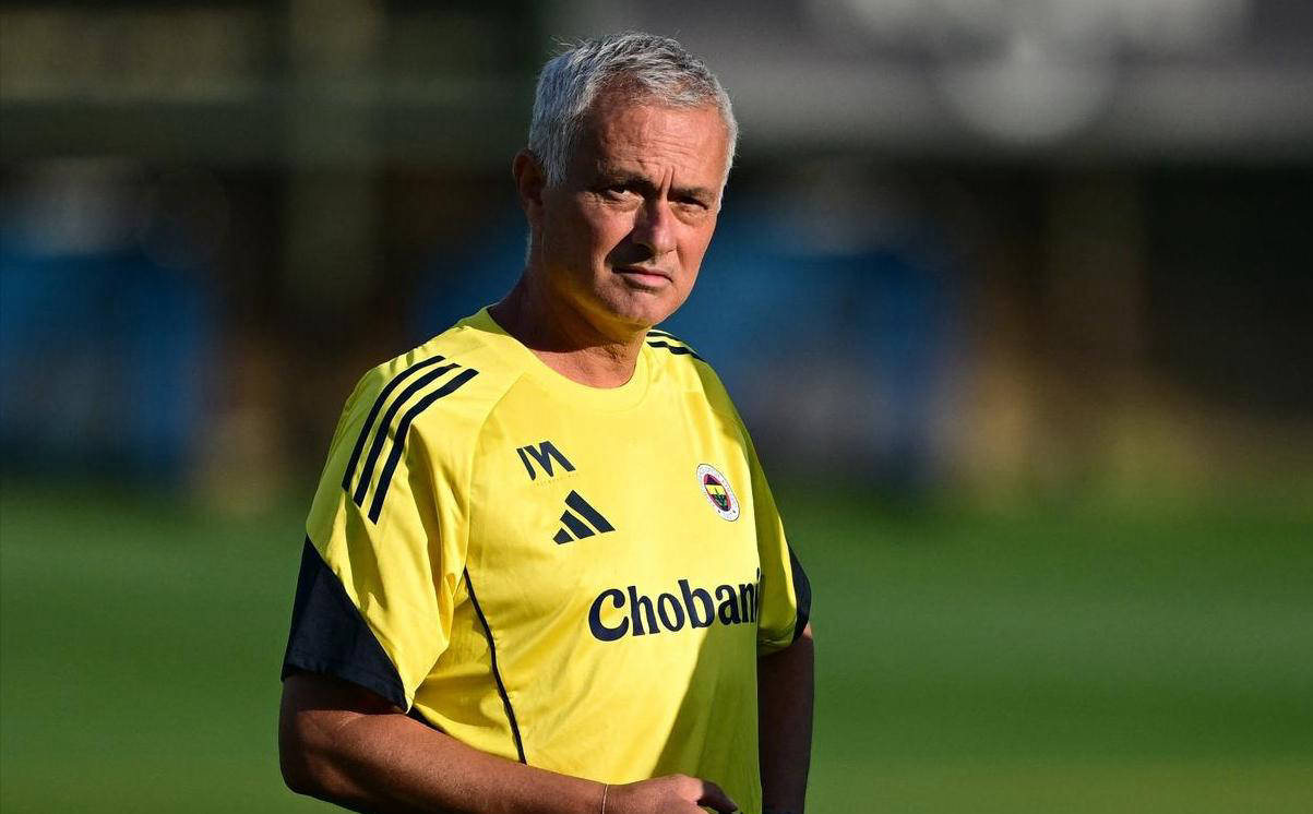 欧冠附加赛首回合：穆帅率队0-0与本菲卡握手言和